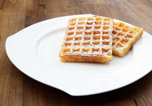 Read more about the article Ide Usaha Kafe Mini Jual Kue Waffle: Modal Rp2 Juta, Titik Laku, dan Hitungan Untung Harian