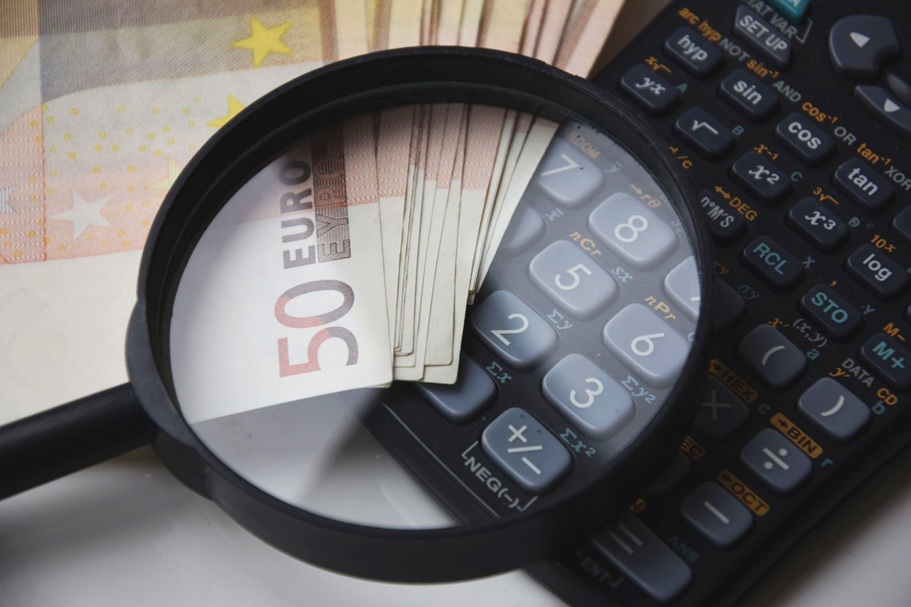 Read more about the article Modal Sendiri vs Pinjaman Usaha Mikro: Perbandingan untuk Pemula